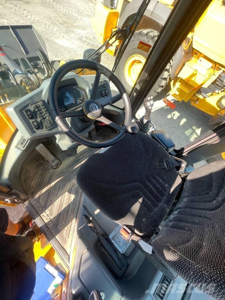 Volvo L30GS لوادر بعجل