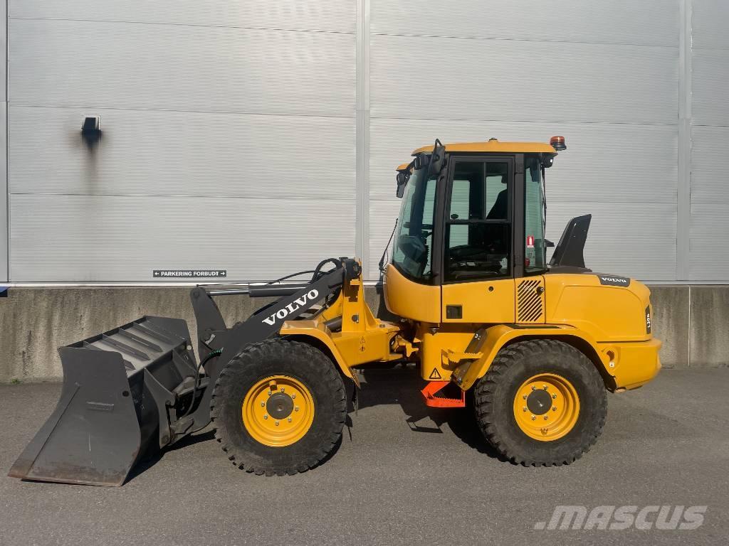 Volvo L30GS لوادر بعجل