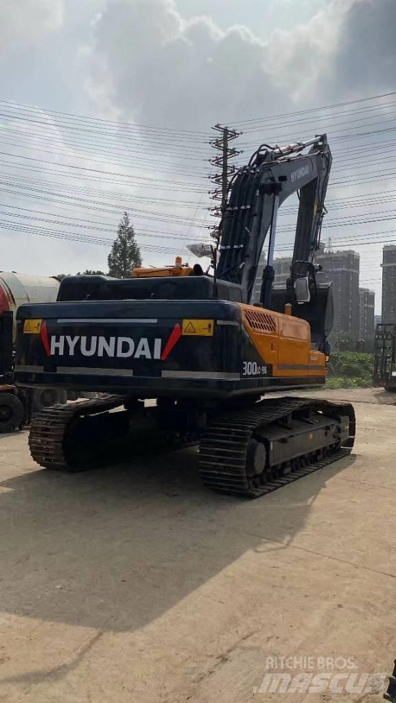 Hyundai 30 L-9 A حفارات زحافة