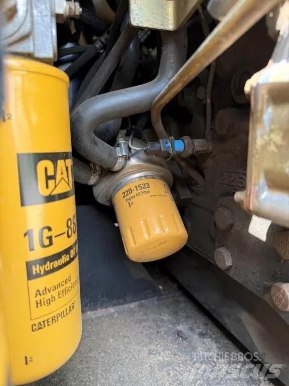 CAT 226B Turbo لوادر انزلاقية التوجيه