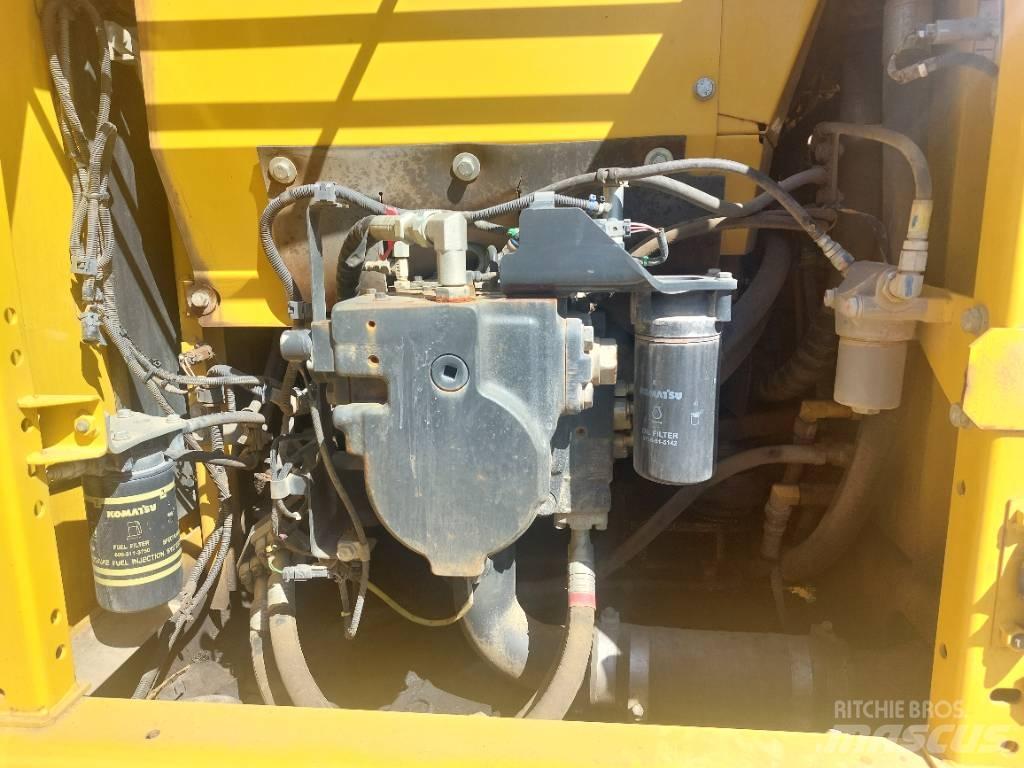 Komatsu PC240LC-10 حفارات زحافة