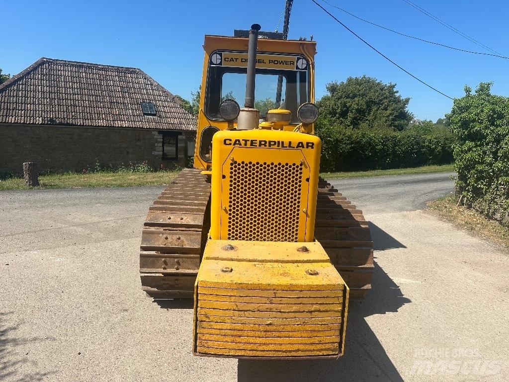 CAT D4d الجرارات