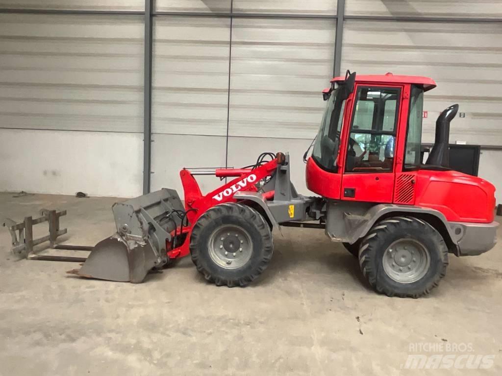 Volvo L 30 G لوادر بعجل