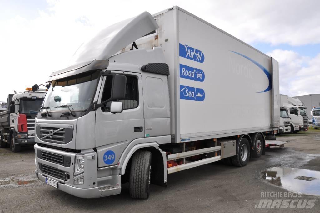 Volvo FM 6X2 شاحنات ذات هيكل صندوقي