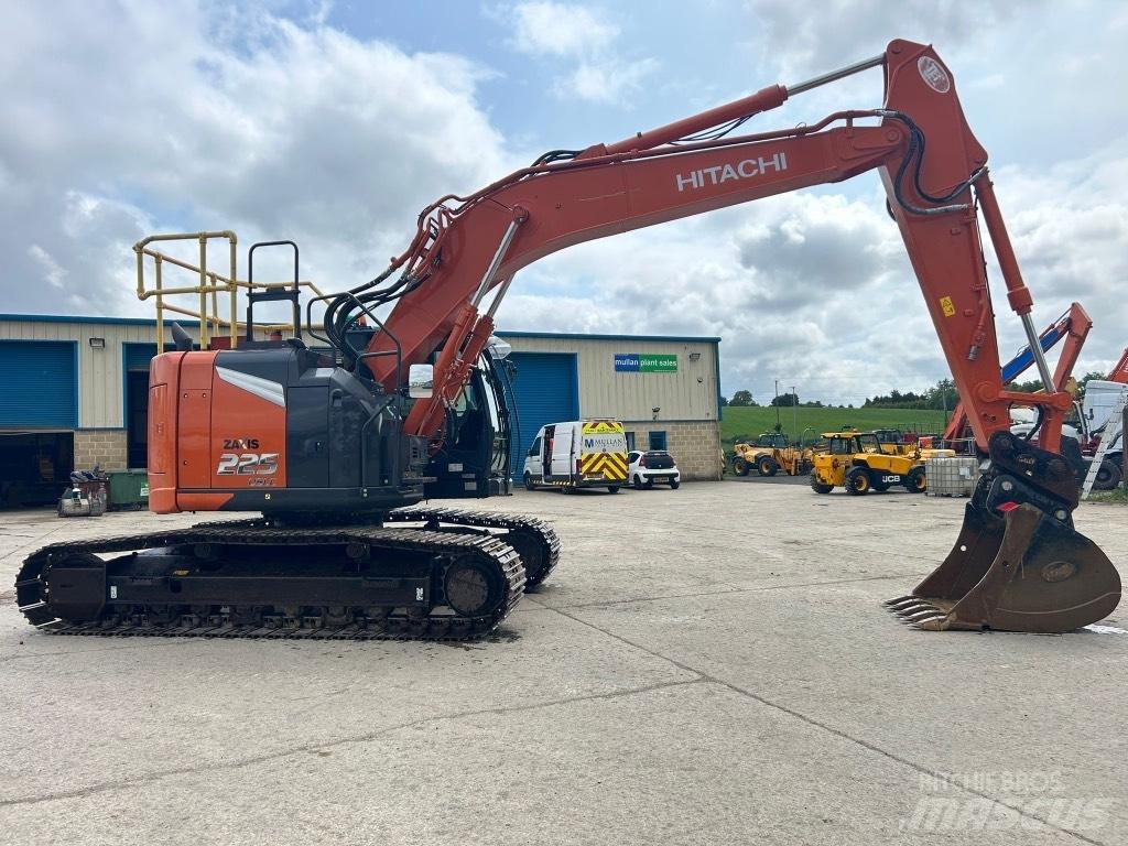 Hitachi ZX225 USLC-7 حفارات زحافة
