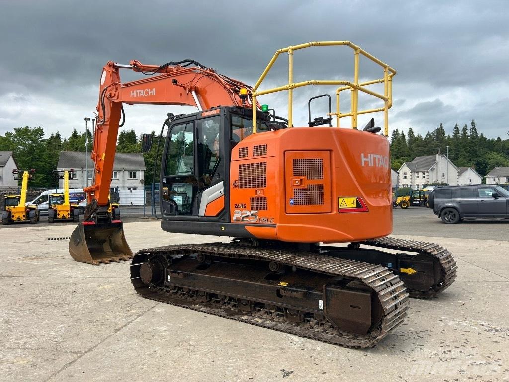 Hitachi ZX225 USLC-7 حفارات زحافة