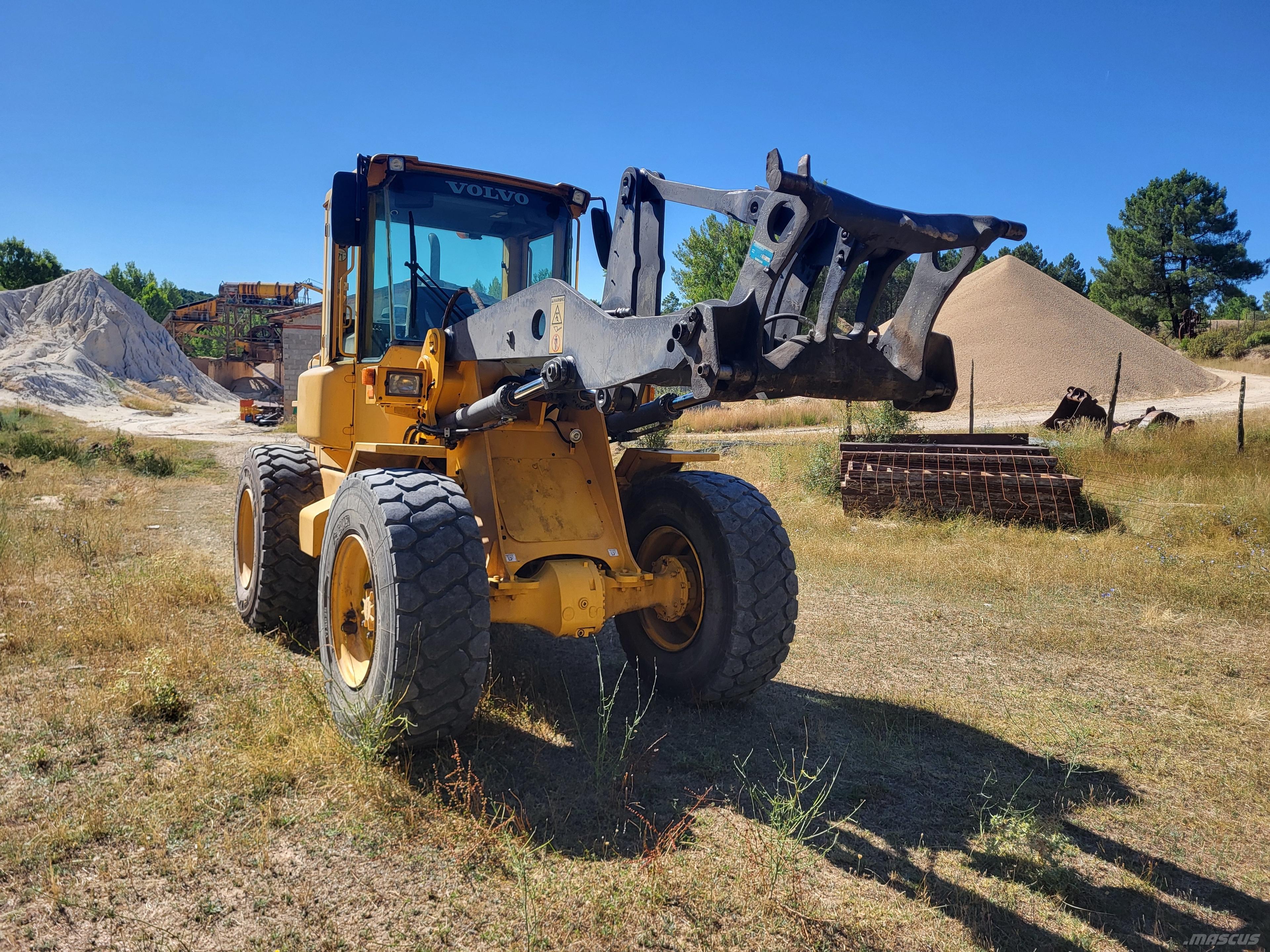 Volvo BM L50D لوادر صغيرة