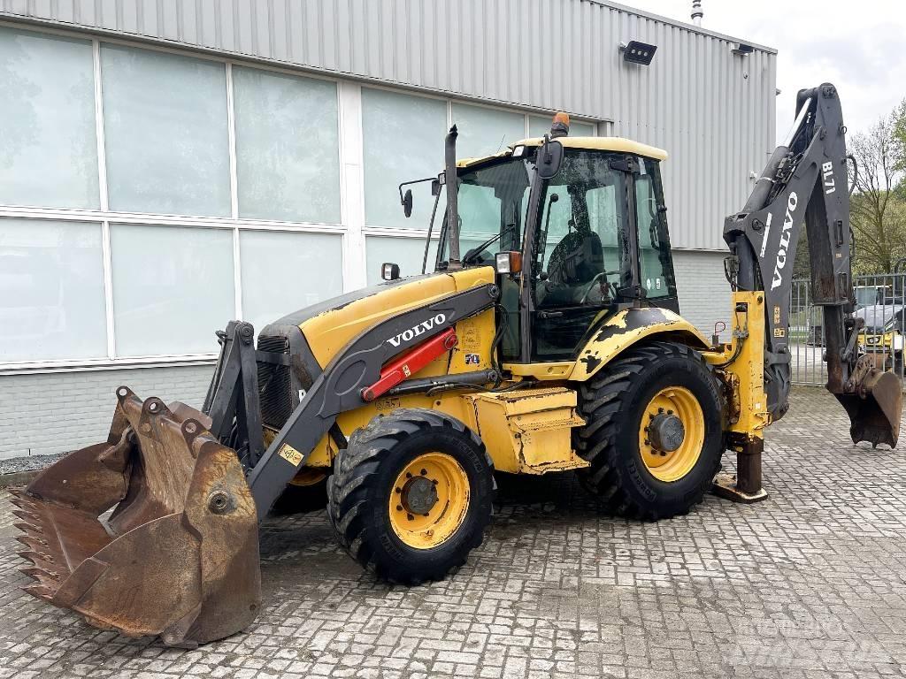 Volvo BL71 لوادر ذات جرافات عكسية