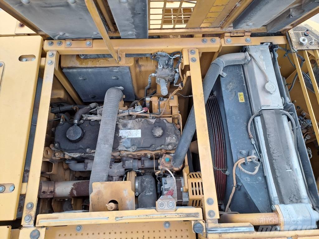CAT 328 D LCR حفارات زحافة