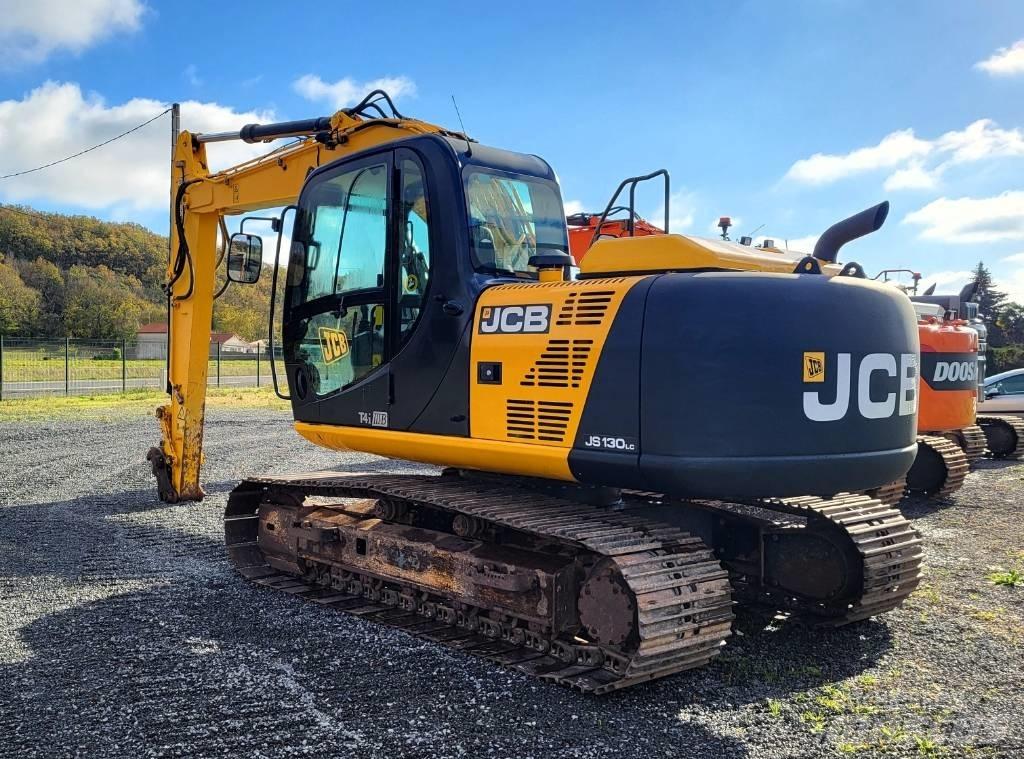 JCB JS 130 LC حفارات زحافة