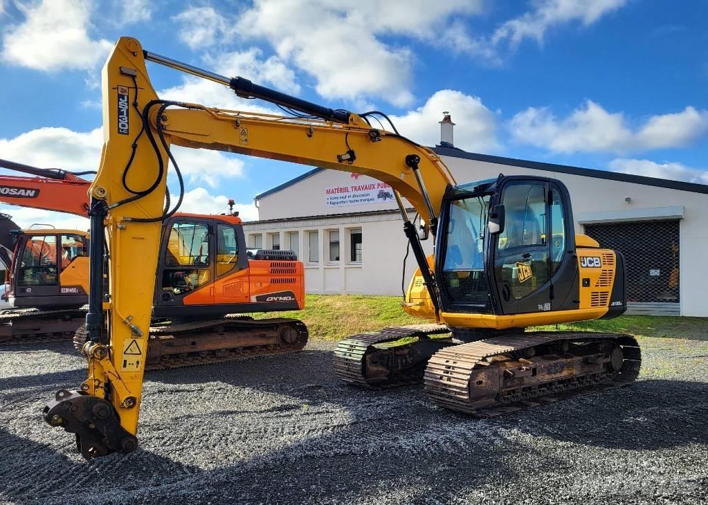 JCB JS 130 LC حفارات زحافة