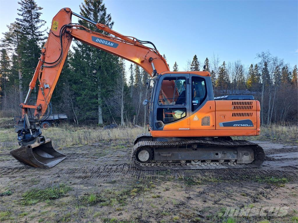 Doosan DX 140 LC-3 حفارات زحافة