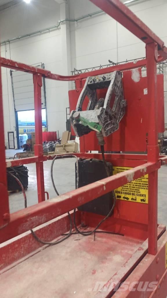 JLG 2030 ES رافعات مقصية الشكل