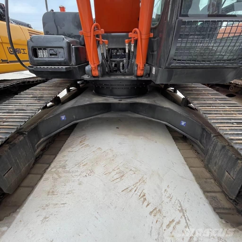 Hitachi ZX 240 حفارات زحافة
