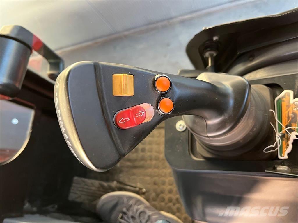 Schäffer 5680 T لوادر بعجل