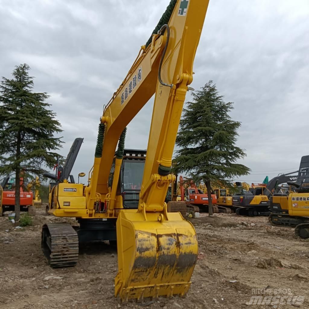 Komatsu PC 220-8 حفارات زحافة