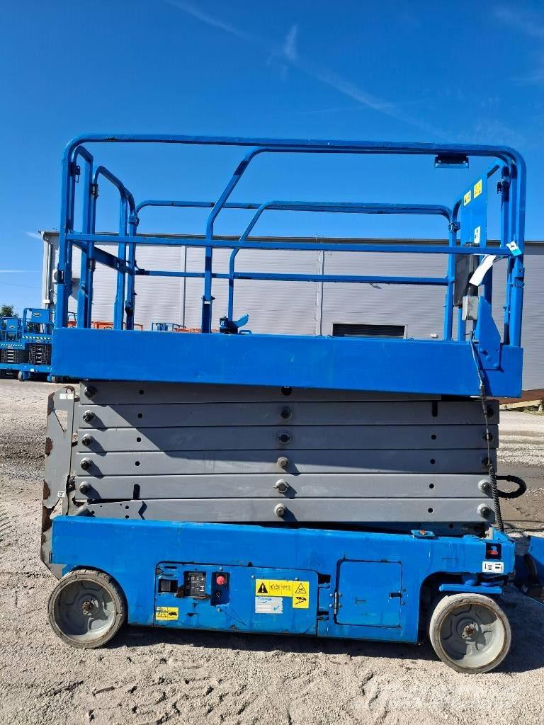 Genie GS4047 رافعات مقصية الشكل