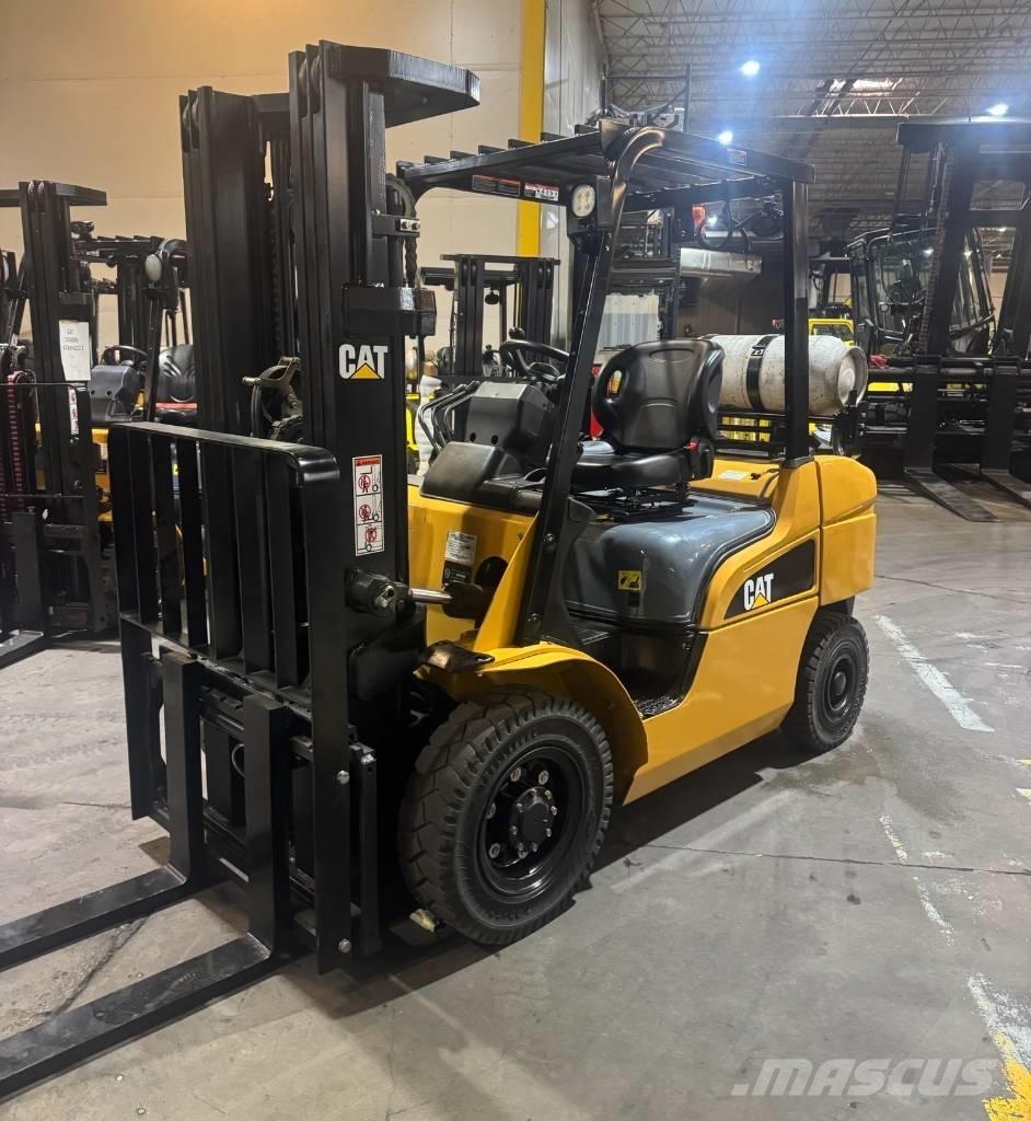 CAT FG30N شاحنات ذات رافعات شوكية - أخرى