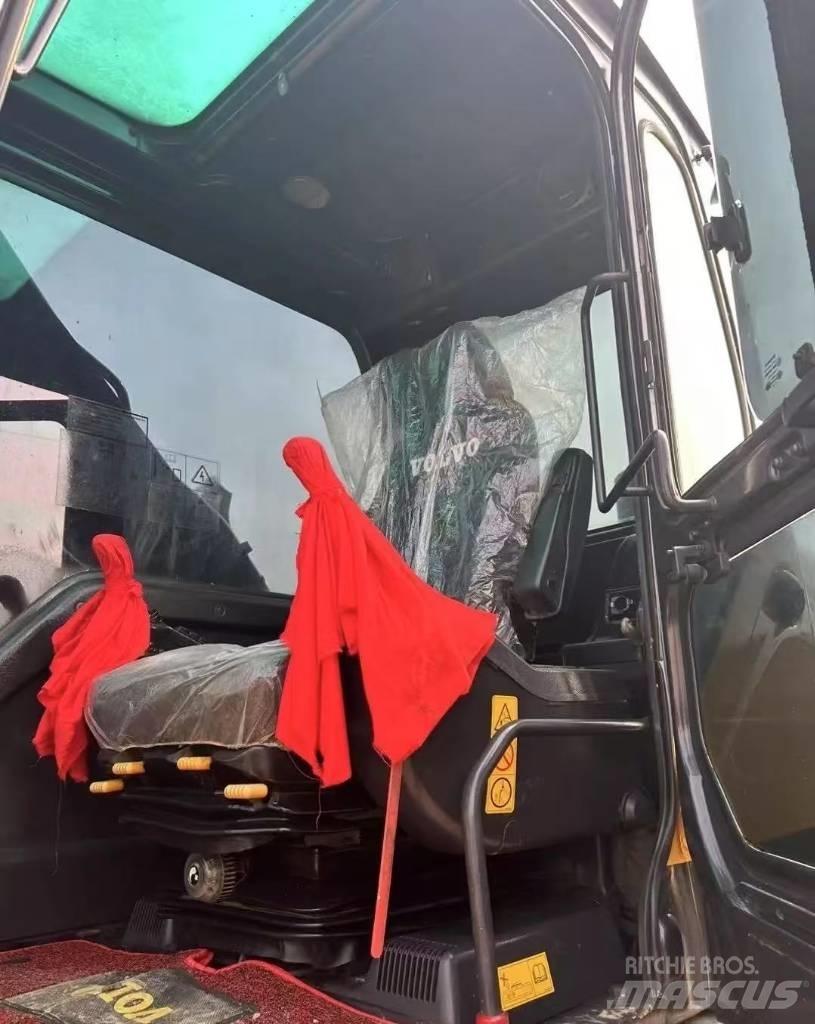 Volvo EC 240 حفارات زحافة