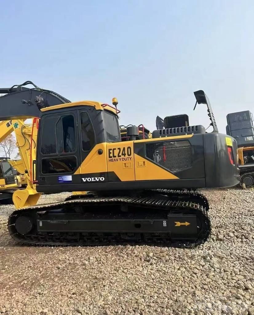 Volvo EC 240 حفارات زحافة