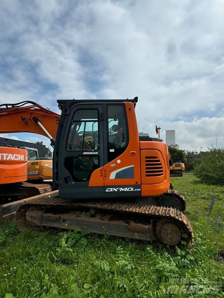 Doosan DX 140 LCR حفارات زحافة