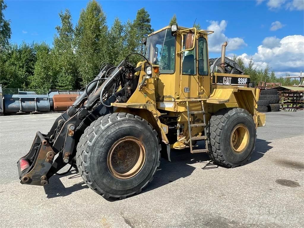 CAT 936F لوادر بعجل