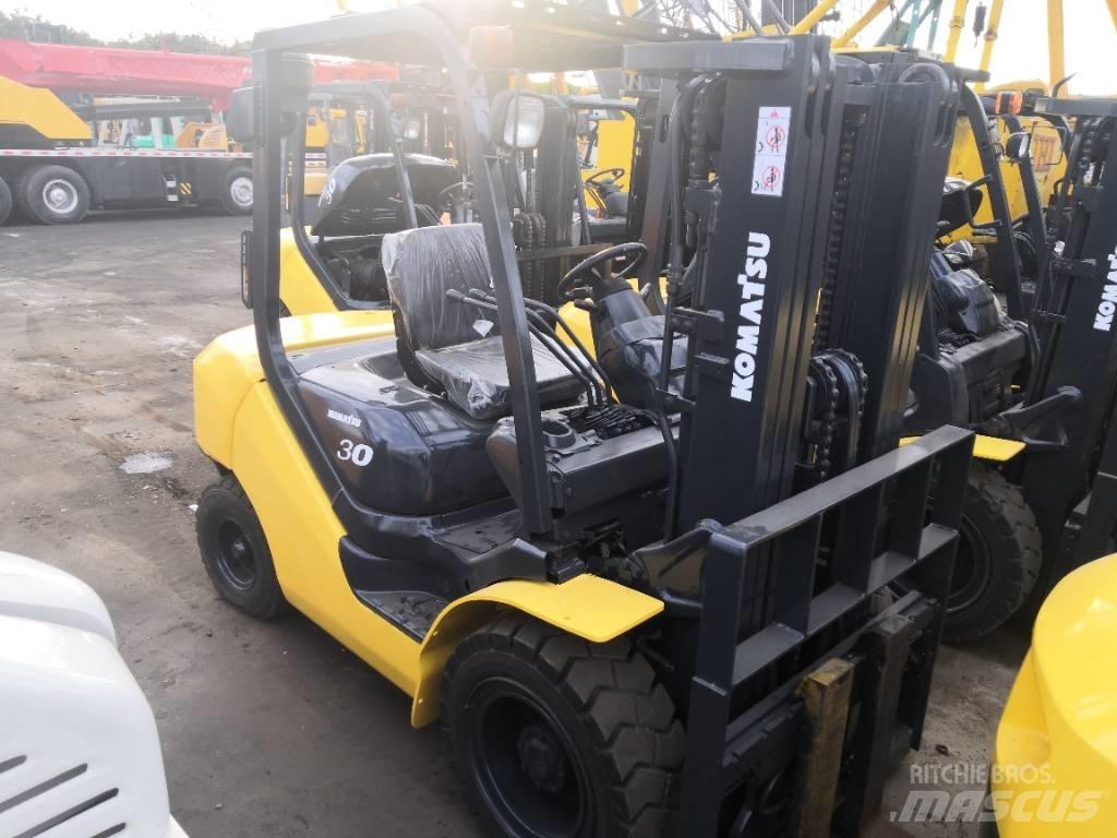 Komatsu 3 شاحنات الديزل
