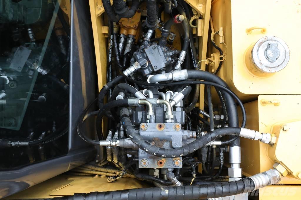 Komatsu PC 60-8 حفارات زحافة