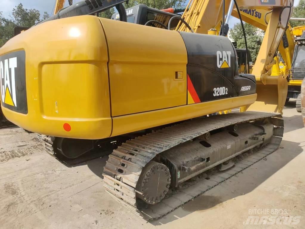 CAT 320 D حفارات زحافة