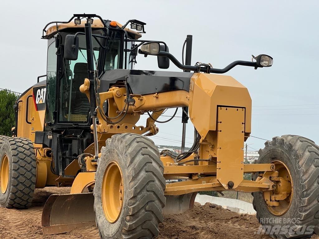 CAT 120 M معدات تمهيد الطرق