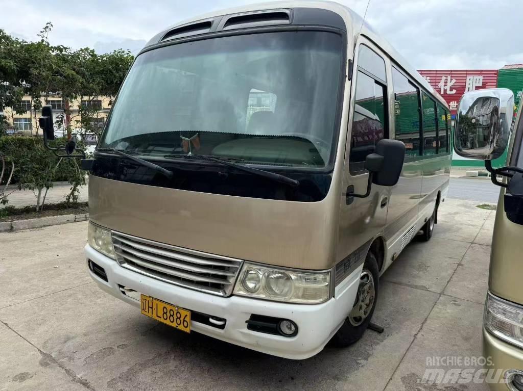 Toyota Coaster حافلة صغيرة