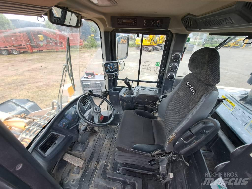 Hyundai HL940 لوادر بعجل