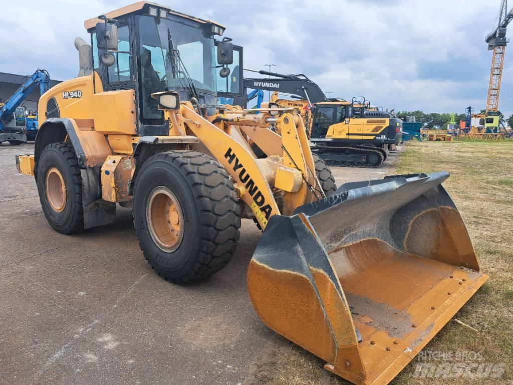 Hyundai HL940 لوادر بعجل