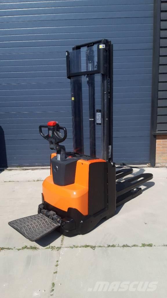 BT SWE 120 شاحنات مناولة ذاتية الدفع