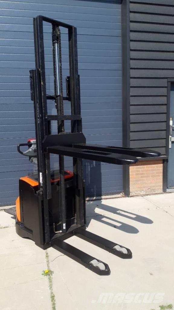 BT SWE 120 شاحنات مناولة ذاتية الدفع