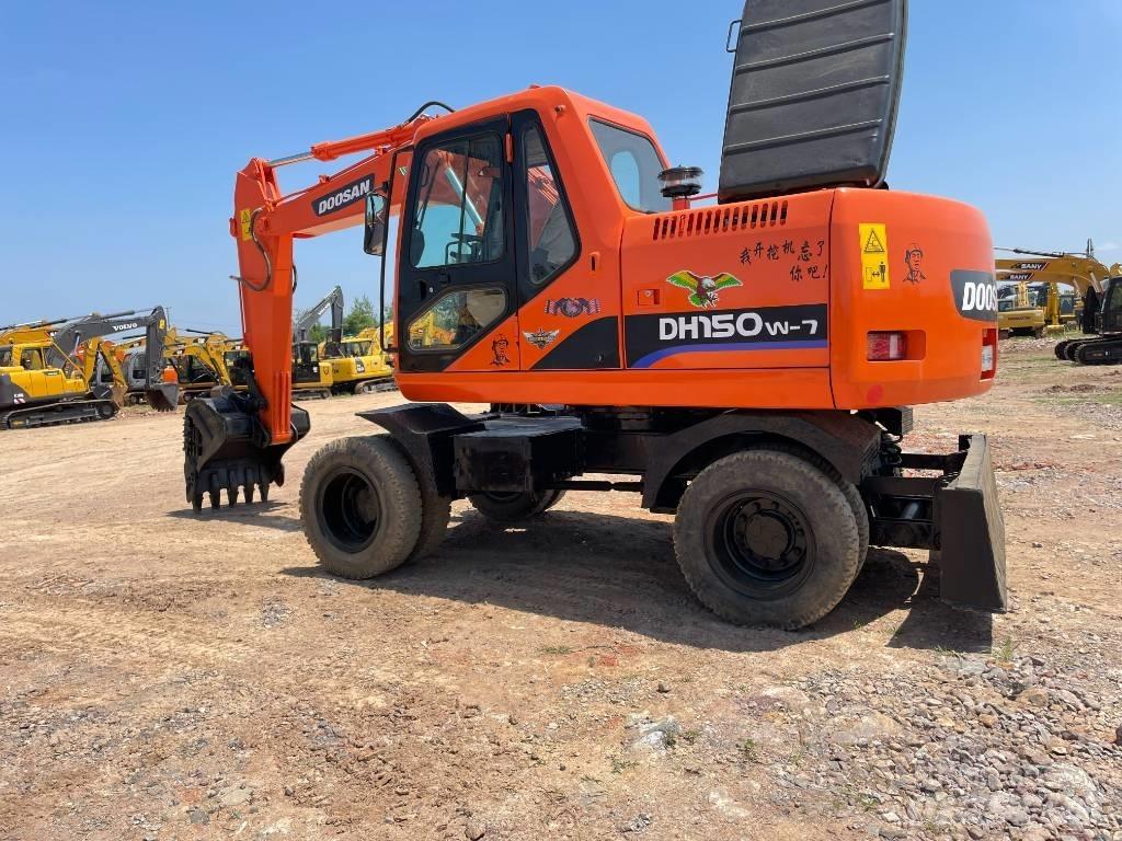 Doosan 150 حفارات بعجل