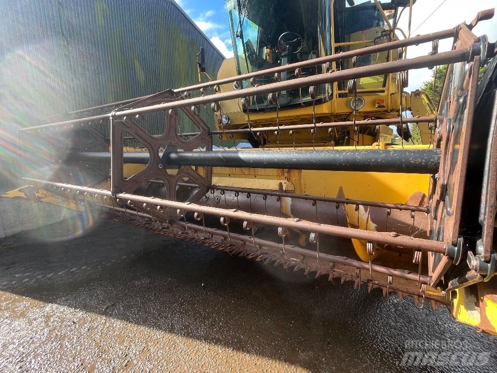 New Holland TC 56 H حصادات