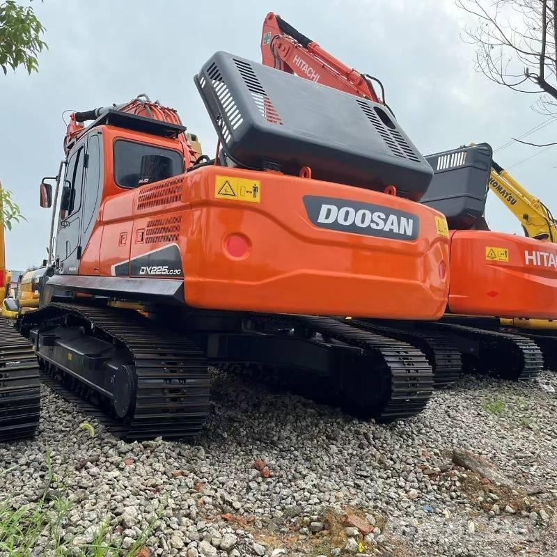 Doosan DX 225 حفارات زحافة