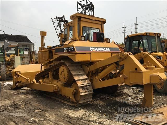 CAT D 7 R بلدوزرات مجنزرة