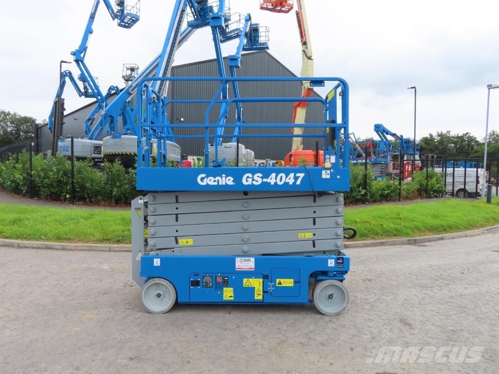 Genie GS 4047 رافعات مقصية الشكل