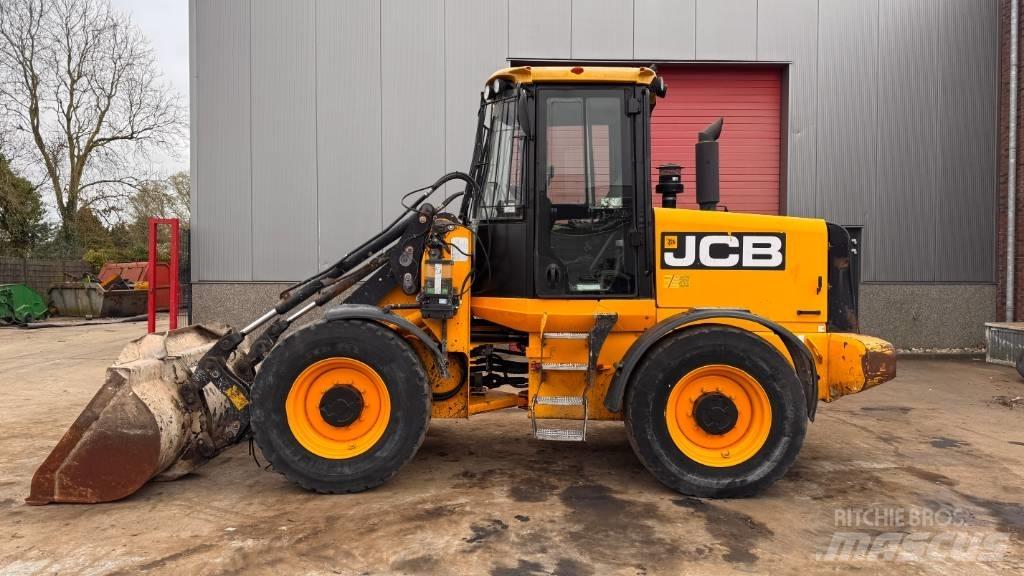 JCB 411 لوادر بعجل