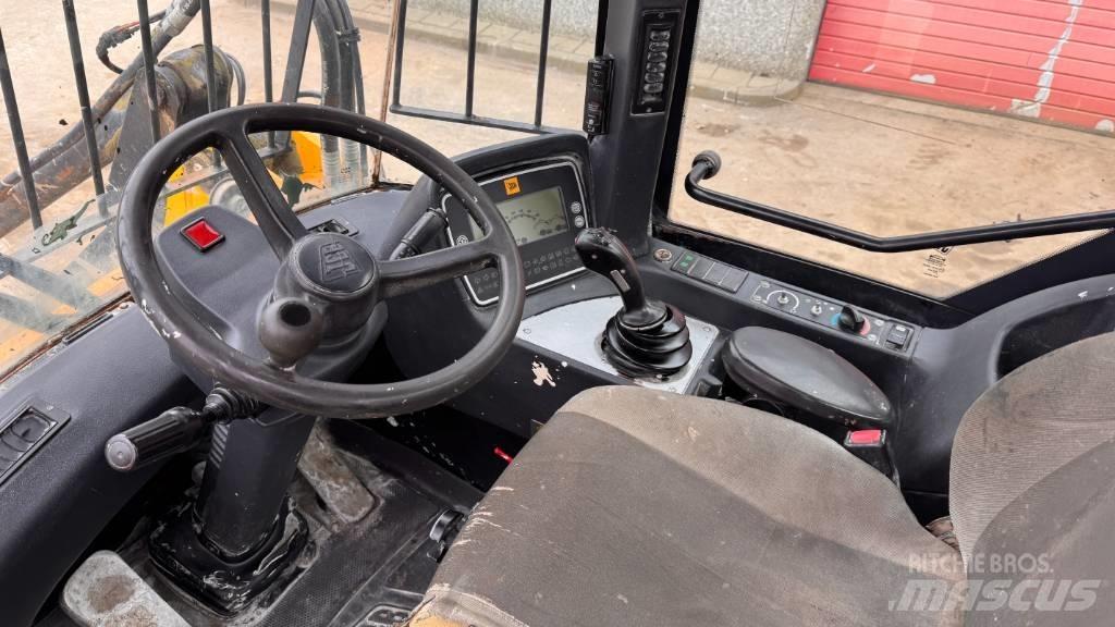 JCB 411 لوادر بعجل