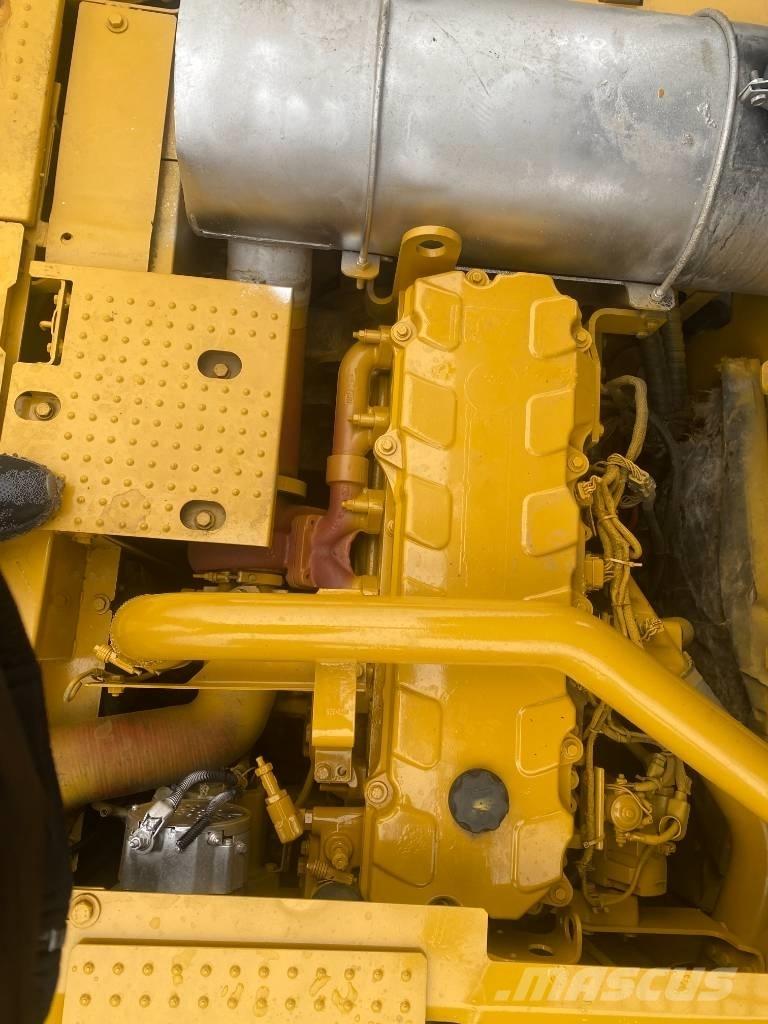 CAT 336 D حفارات زحافة