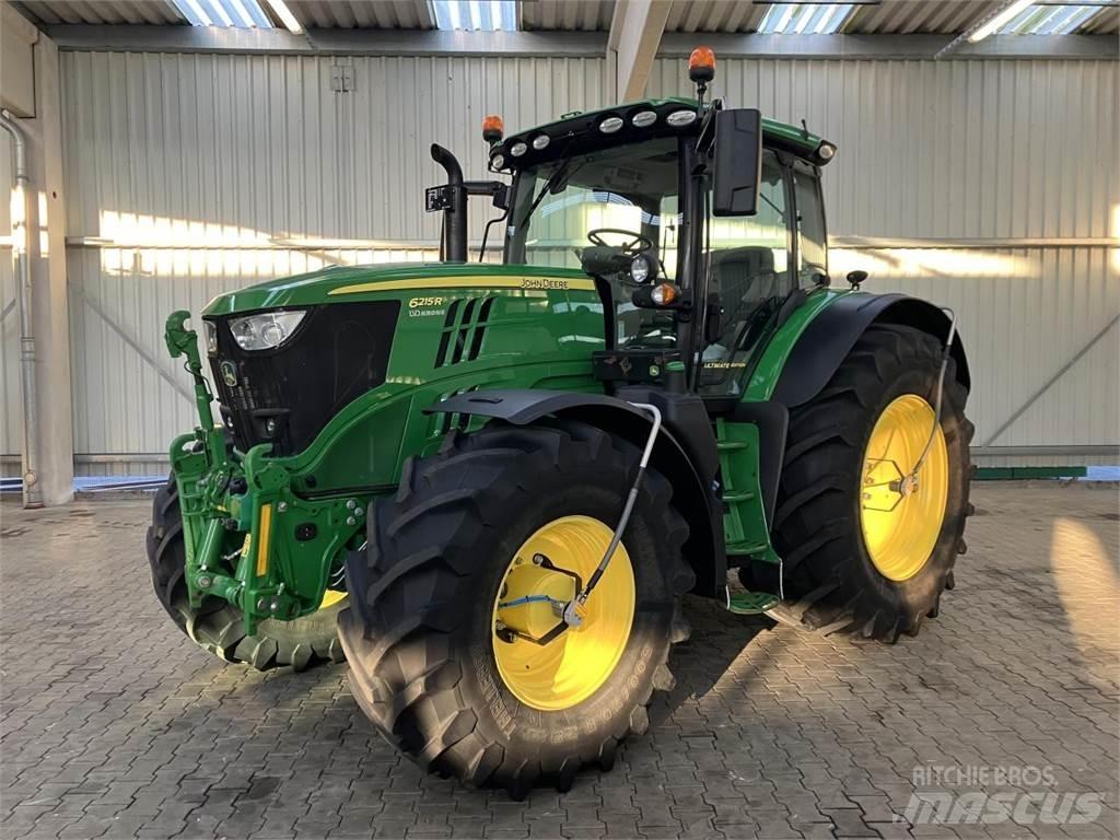 John Deere 6215R الجرارات