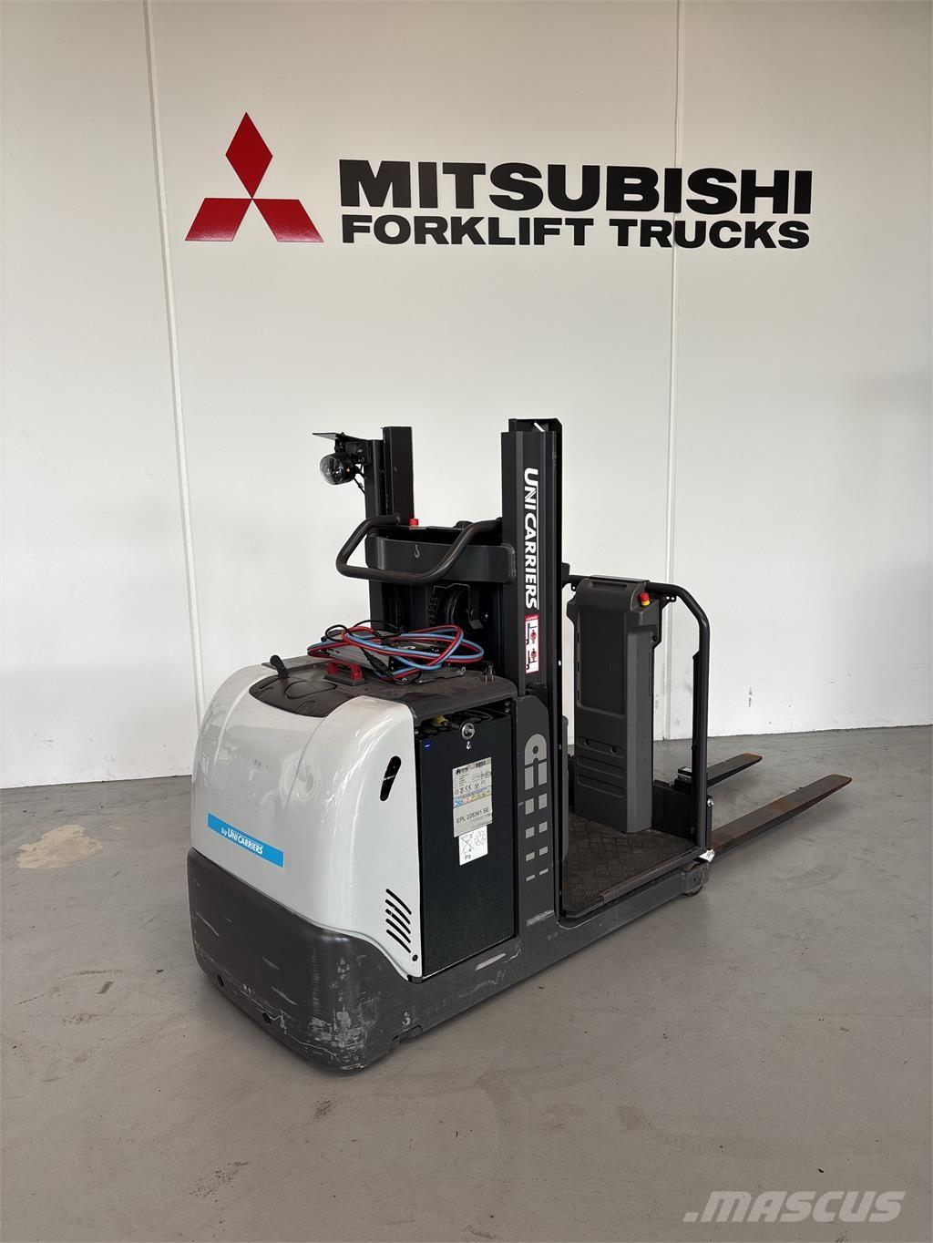 UniCarriers EPL100 معدات الرفع عالي المستوى