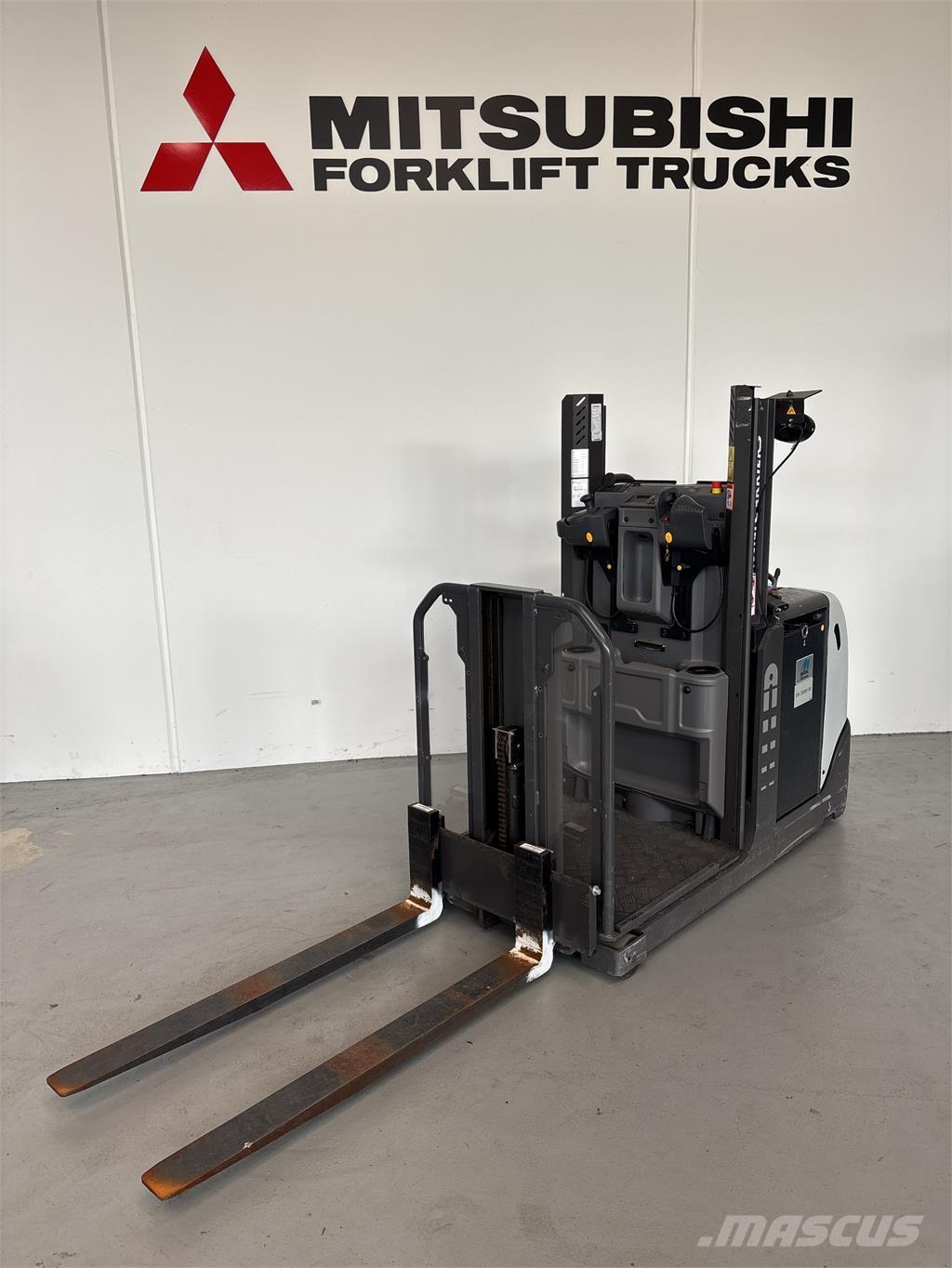 UniCarriers EPL100 معدات الرفع عالي المستوى