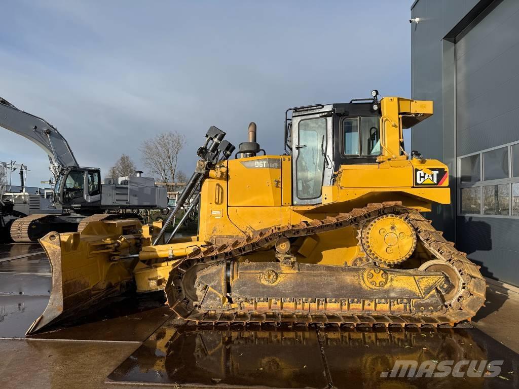 CAT D 6 T LGP بلدوزرات مجنزرة