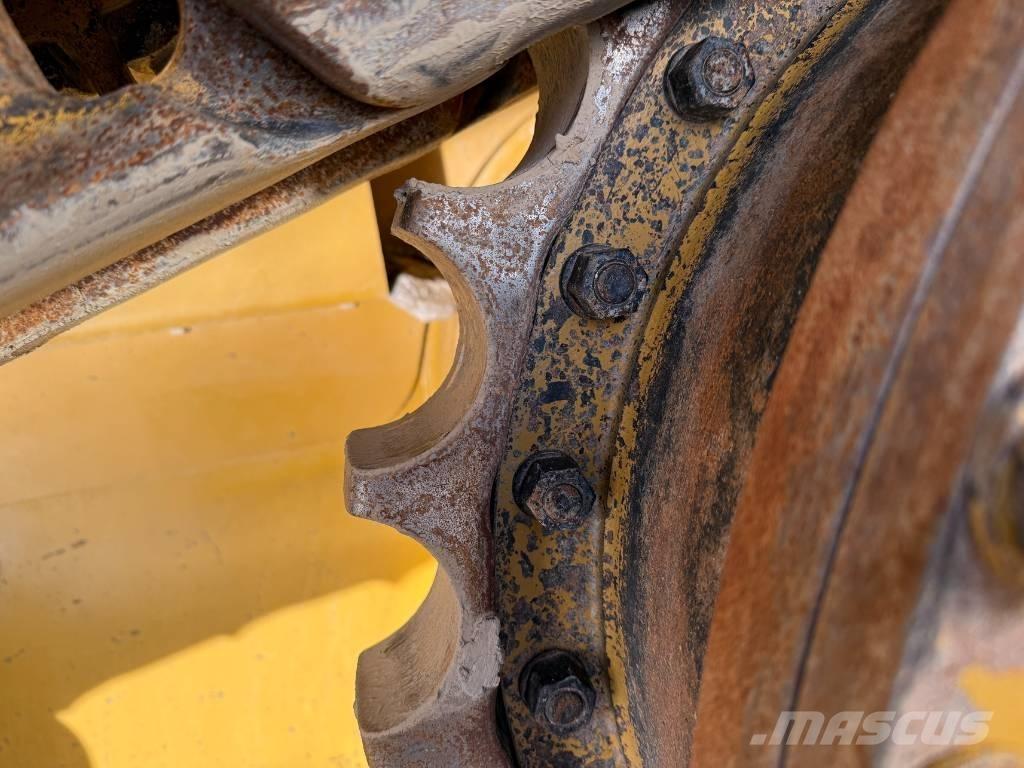 CAT D 6 T LGP بلدوزرات مجنزرة