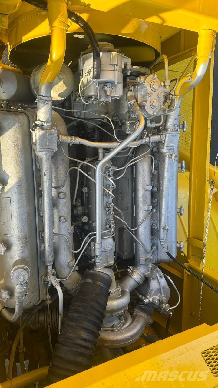 Kirovets K700A V8 الجرارات