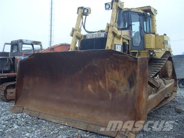 CAT D 9 R بلدوزرات مجنزرة